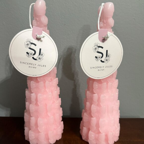 NEW Sincerely Jules Home 8" Pink Bow Christmas Tree Candle - Picture 2 of 3